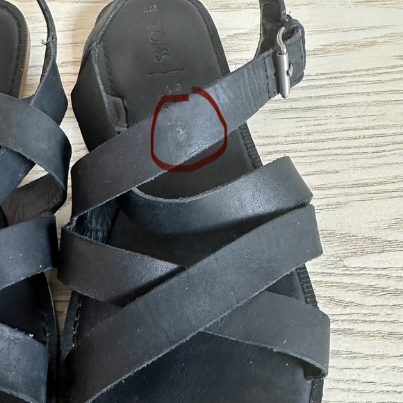 TOMS Sloane Black Leather Strappy Flats Sandals • size 7 - Picture 7 of 7